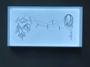 do-ho-suh-at-victoria-miro-18-light-bulbs-in-exit-series-2016-for-web